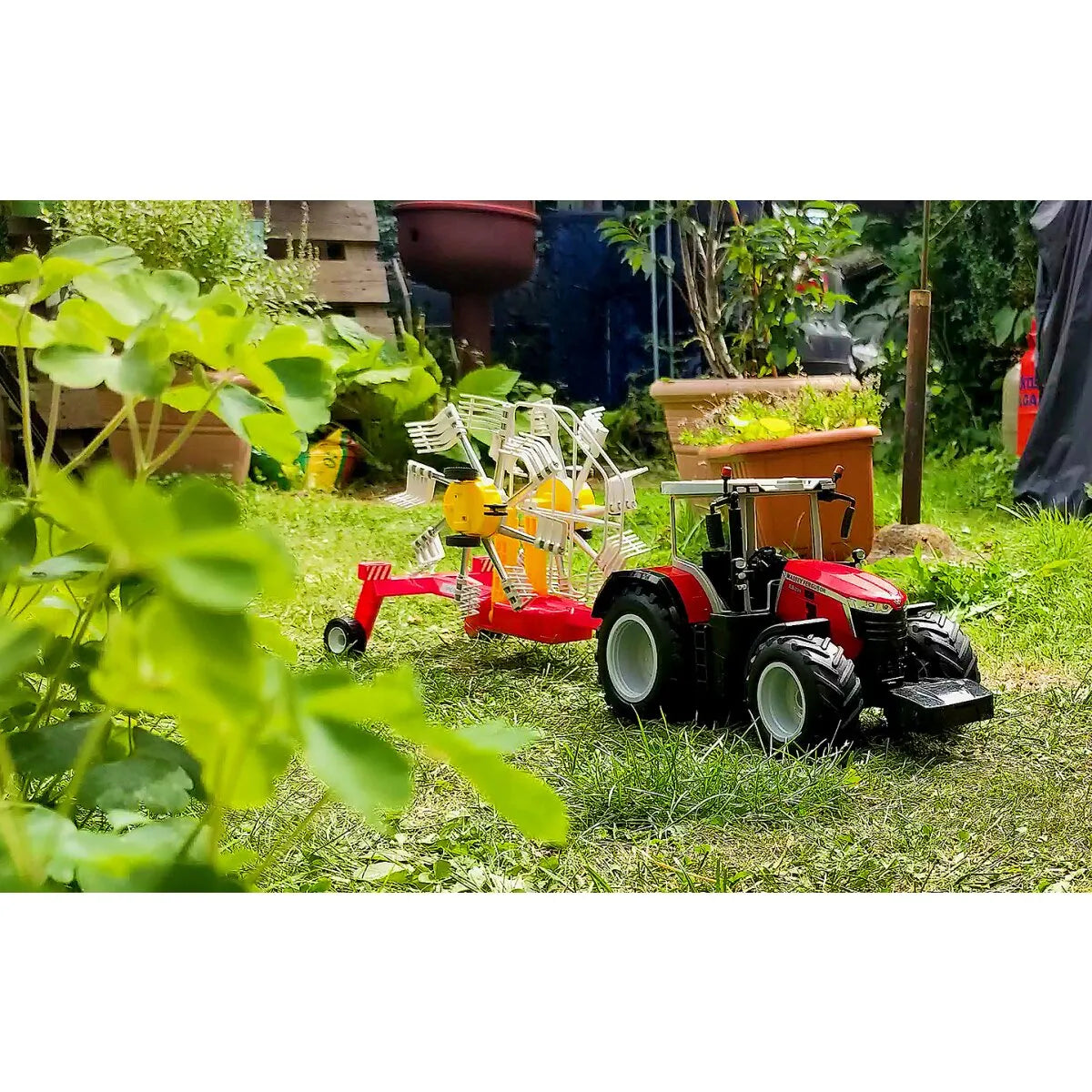 Jamara Massey Ferguson 8S.285 1:16 2.4GHz RC Tractor