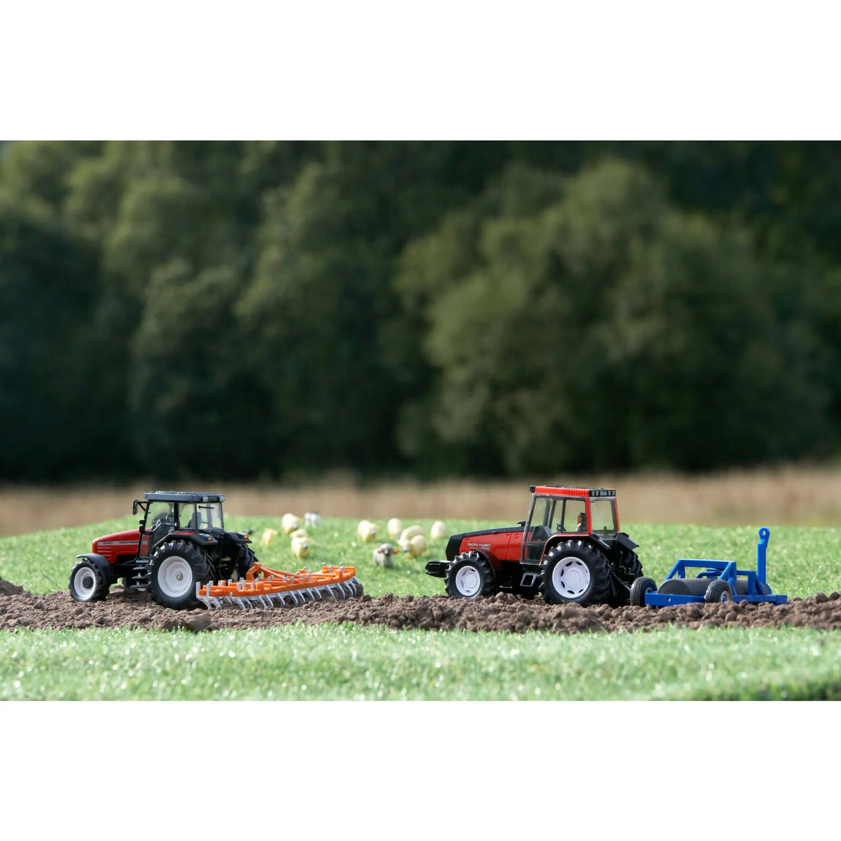 Britains Valtra Valmet 8950 1:32 Scale Tractor Model 43342