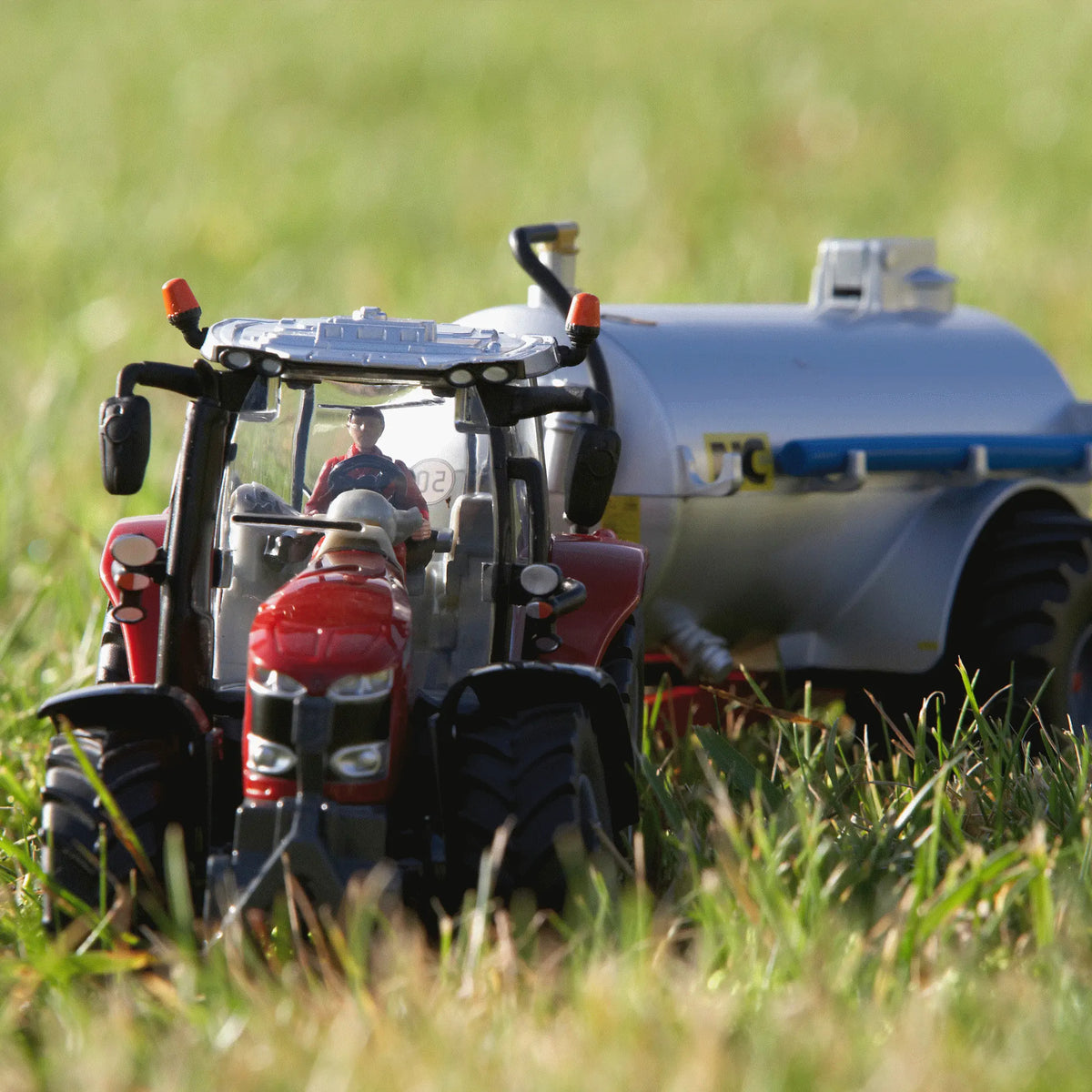 Britains Massey Ferguson 6718S Tractor 1:32 Scale Model 43235