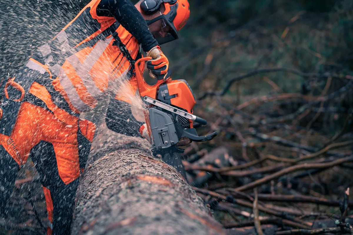 Husqvarna 592 XP Chainsaw - Premium 93cc Professional Chainsaw with 36 inch Bar