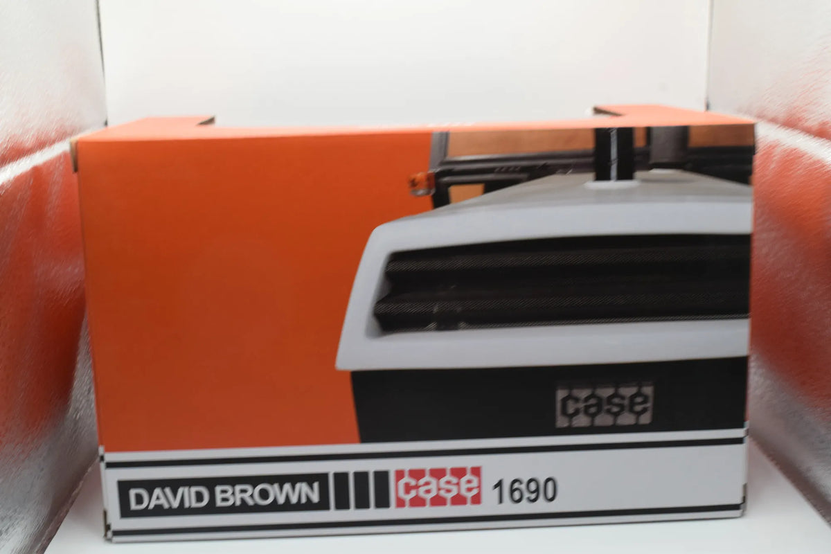 David Brown 1690 Model Tractor 1:32 Scale Die‑Cast 2WD by Universal Hobbies (1980‑84)