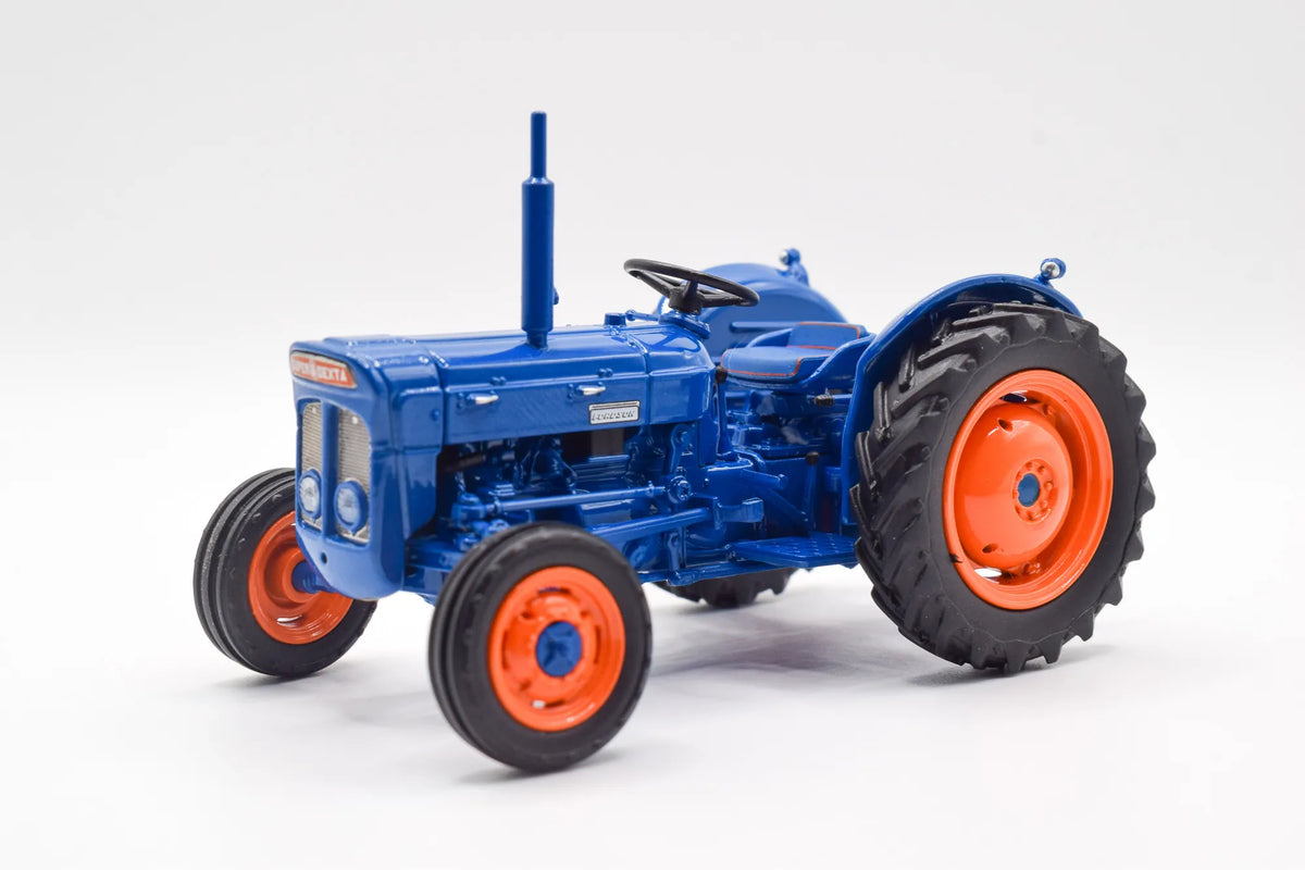 Fordson Super Dexta Model Tractor 1:32 Scale Die‑Cast by Universal Hobbies (1962)