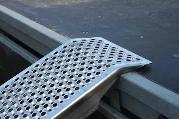 Heavy-Duty 1000kg Aluminum Curved Ramps - Set of 2, 2m Length