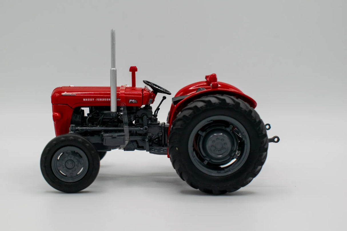 Universal Hobbies Massey Ferguson Red 35X 1:32 Model