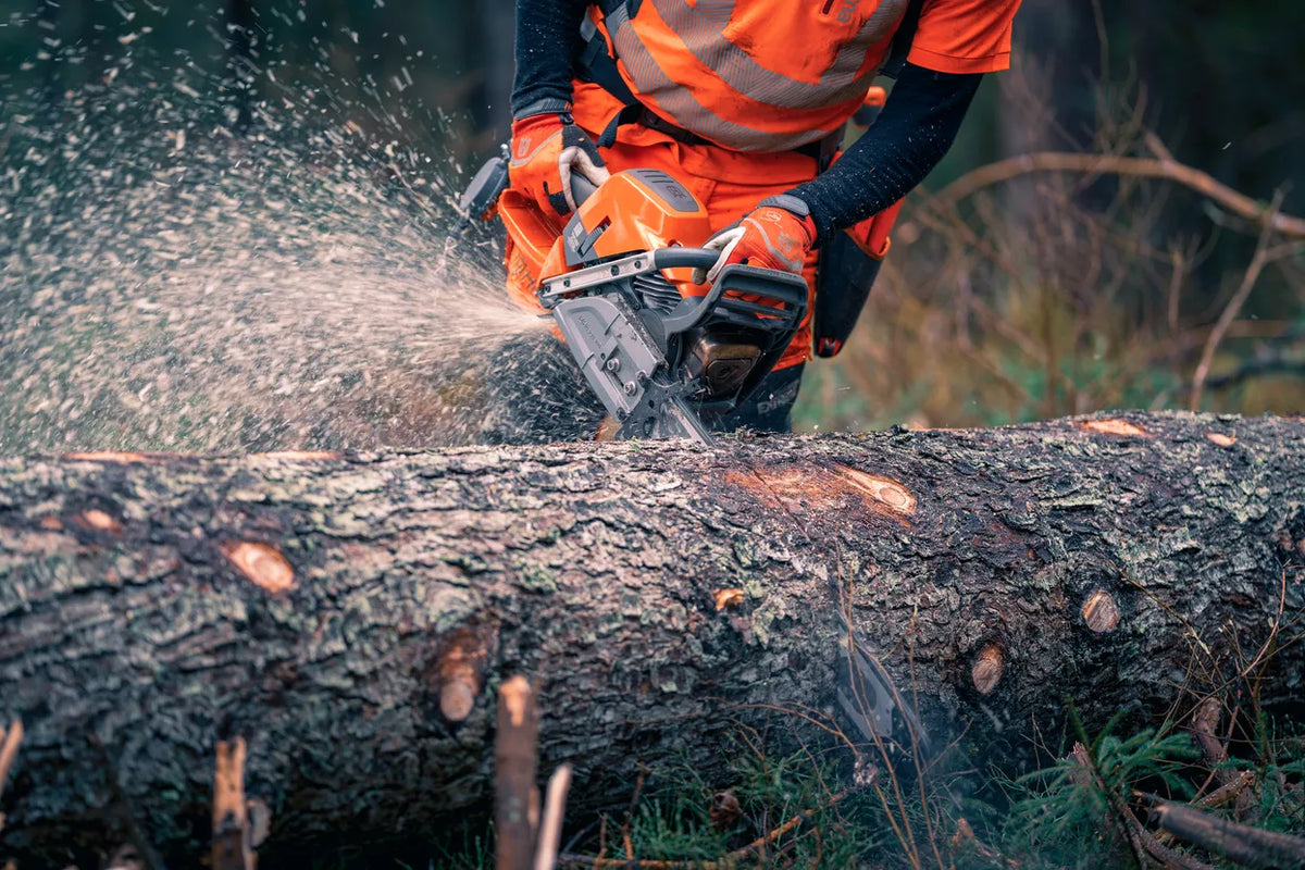 Husqvarna 592 XP Chainsaw - Premium 93cc Professional Chainsaw with 36 inch Bar