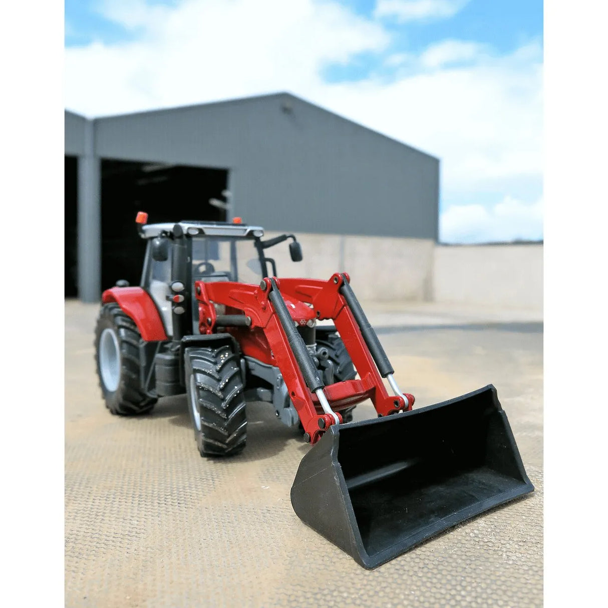 Britains Massey Ferguson 6616 Tractor + Loader - 1:32 Scale