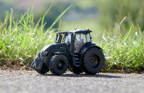 Britains Valtra Q305 4WD Tractor in Black 1:32 Scale Model 43309