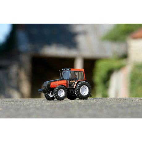 Britains Valtra Valmet 8950 1:32 Scale Tractor Model 43342