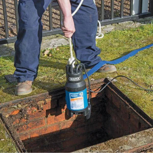 Draper 235L/min 700W 230V Submersible Dirty Water Pump with 8.5M Lift & Float Switch