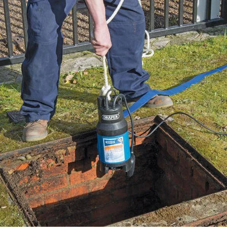 Draper 235L/min 700W 230V Submersible Dirty Water Pump with 8.5M Lift & Float Switch
