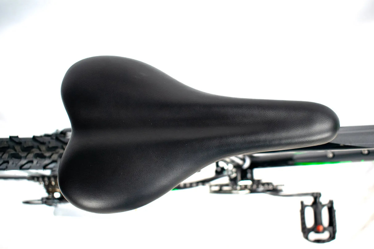 IGNITE Vantage 14" Frame MTB - 18-Speed Shimano, 26" Alloy Wheels, Black/Green