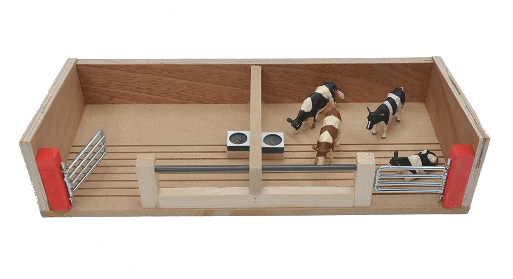 Millwood Cattle House with 2 Pens