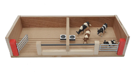 Millwood Cattle House with 2 Pens