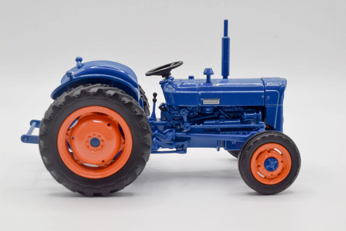 Fordson Super Dexta Model Tractor 1:32 Scale Die‑Cast by Universal Hobbies (1962)
