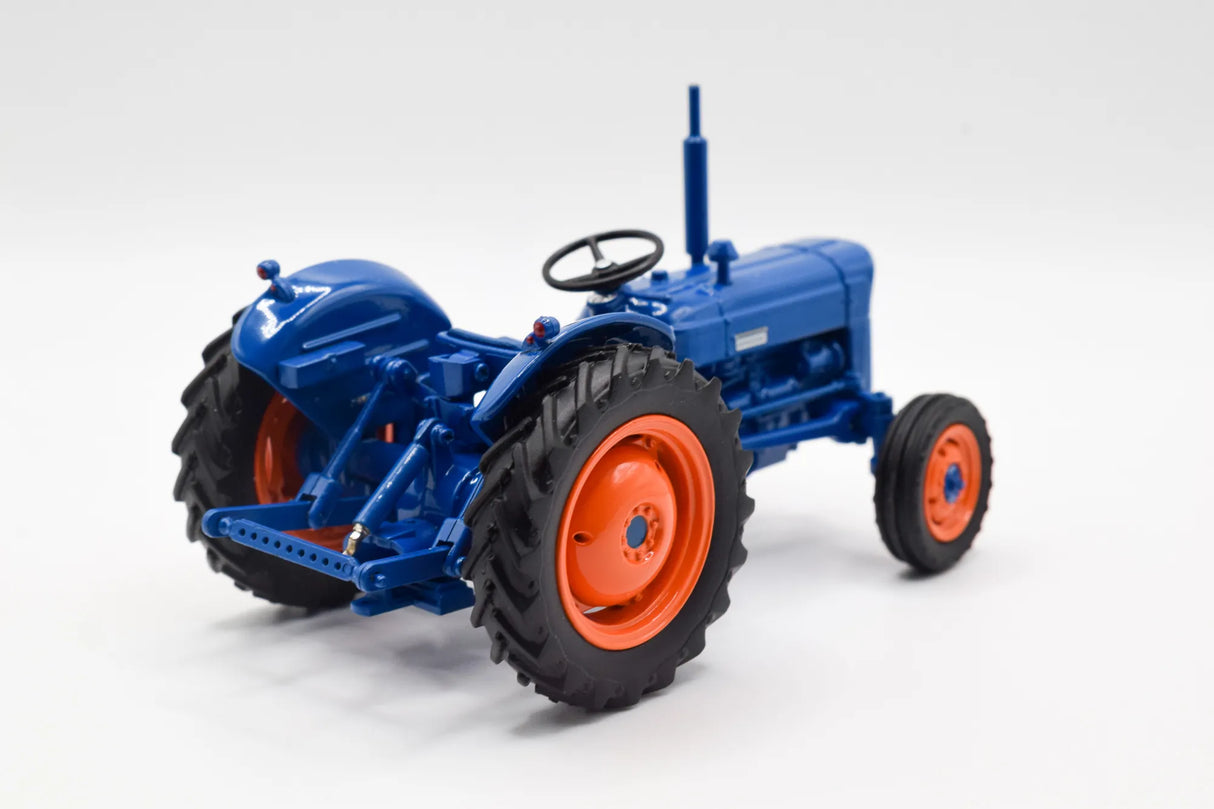 Fordson Super Dexta Model Tractor 1:32 Scale Die‑Cast by Universal Hobbies (1962)