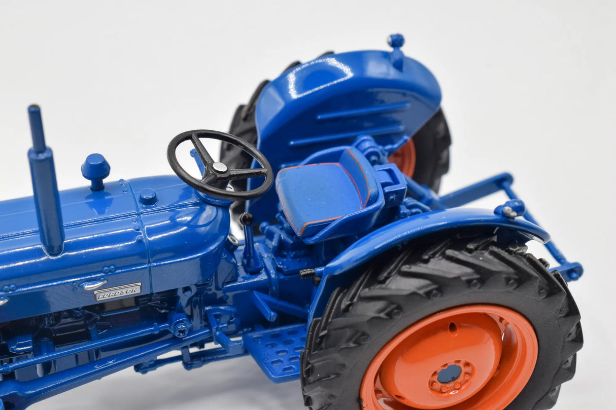 Fordson Super Dexta Model Tractor 1:32 Scale Die‑Cast by Universal Hobbies (1962)