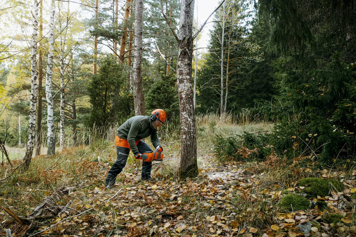 Husqvarna 435i Chainsaw - 36V Cordless, 14" Bar, Weatherproof & Brushless