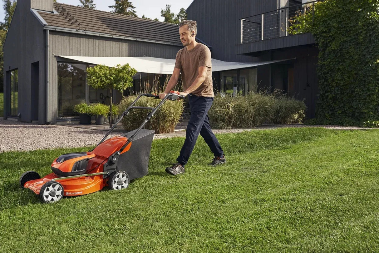 Husqvarna LC 142i Battery Powered Lawnmower