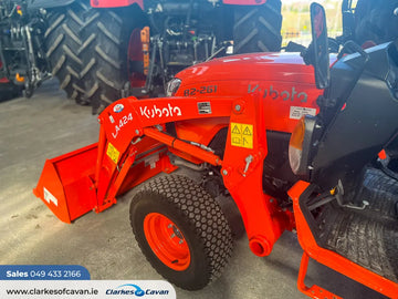 Kubota LA424 Front Loader