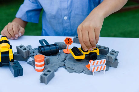 CAT Dig N' Build Concrete Playset 10oz