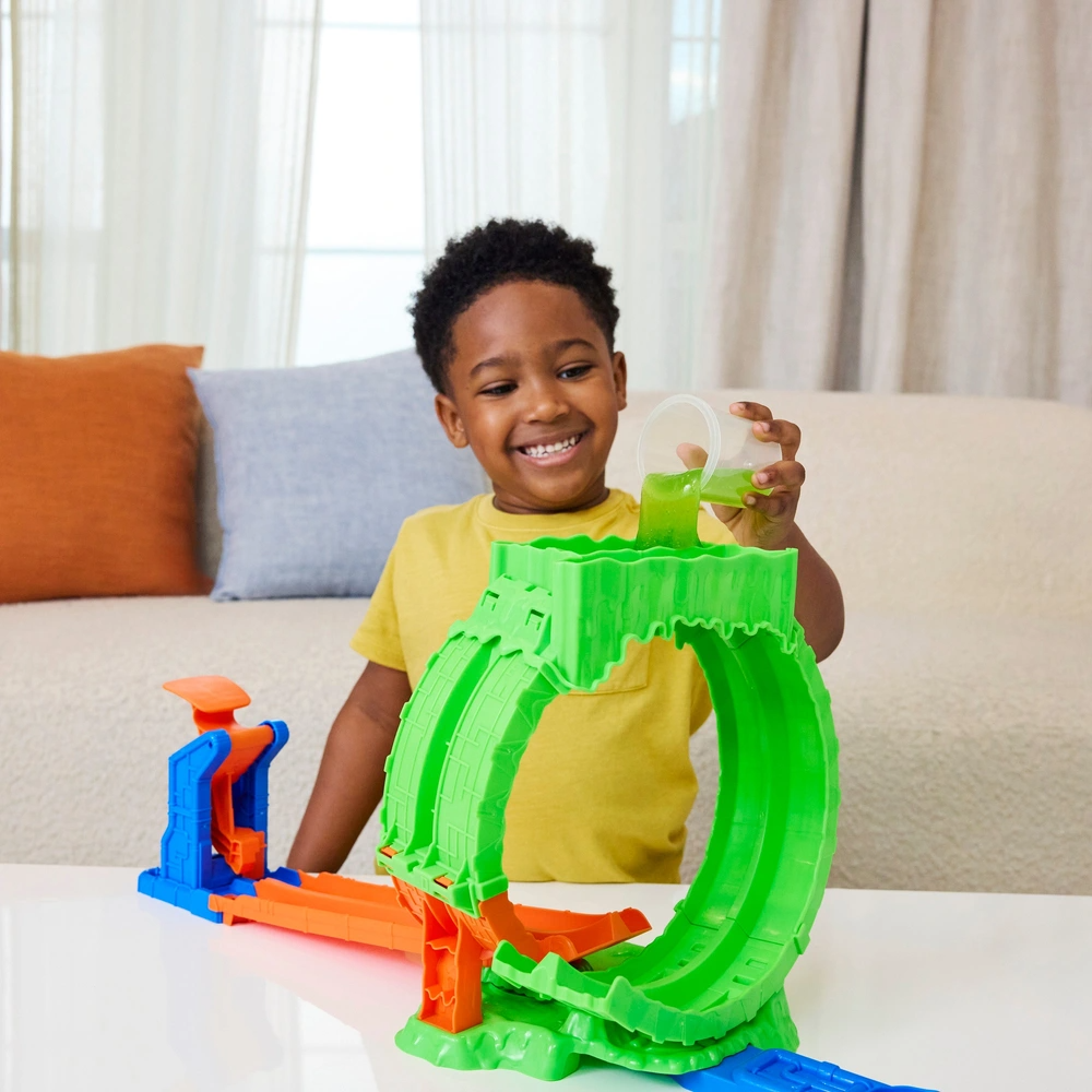 Hot Wheels Monster Trucks Mutant Chaos Loop Challenge Playset