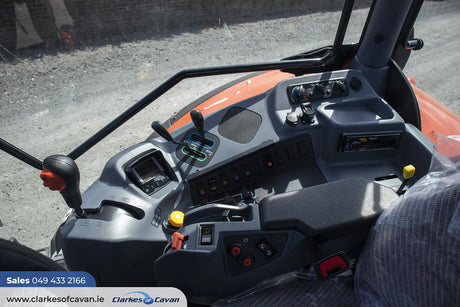 Kubota M6-121U