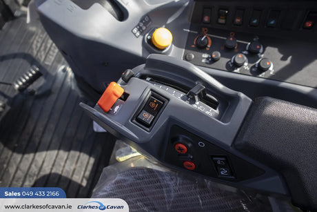 Kubota M6-121U