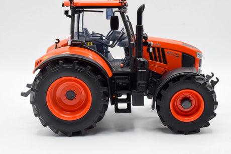 Kubota M7‑174 Model Tractor 1:32 Scale Die‑Cast with Weights by Universal Hobbies