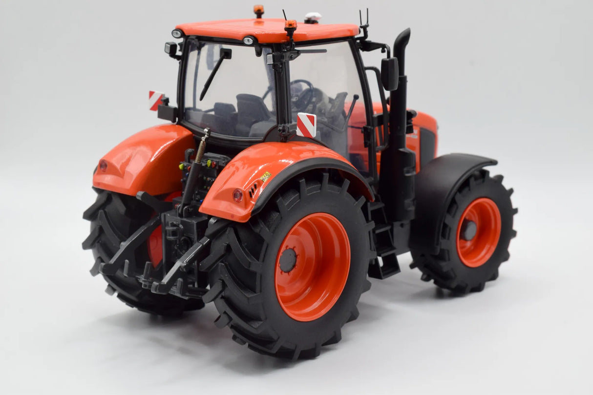 Kubota M7‑174 Model Tractor 1:32 Scale Die‑Cast with Weights by Universal Hobbies