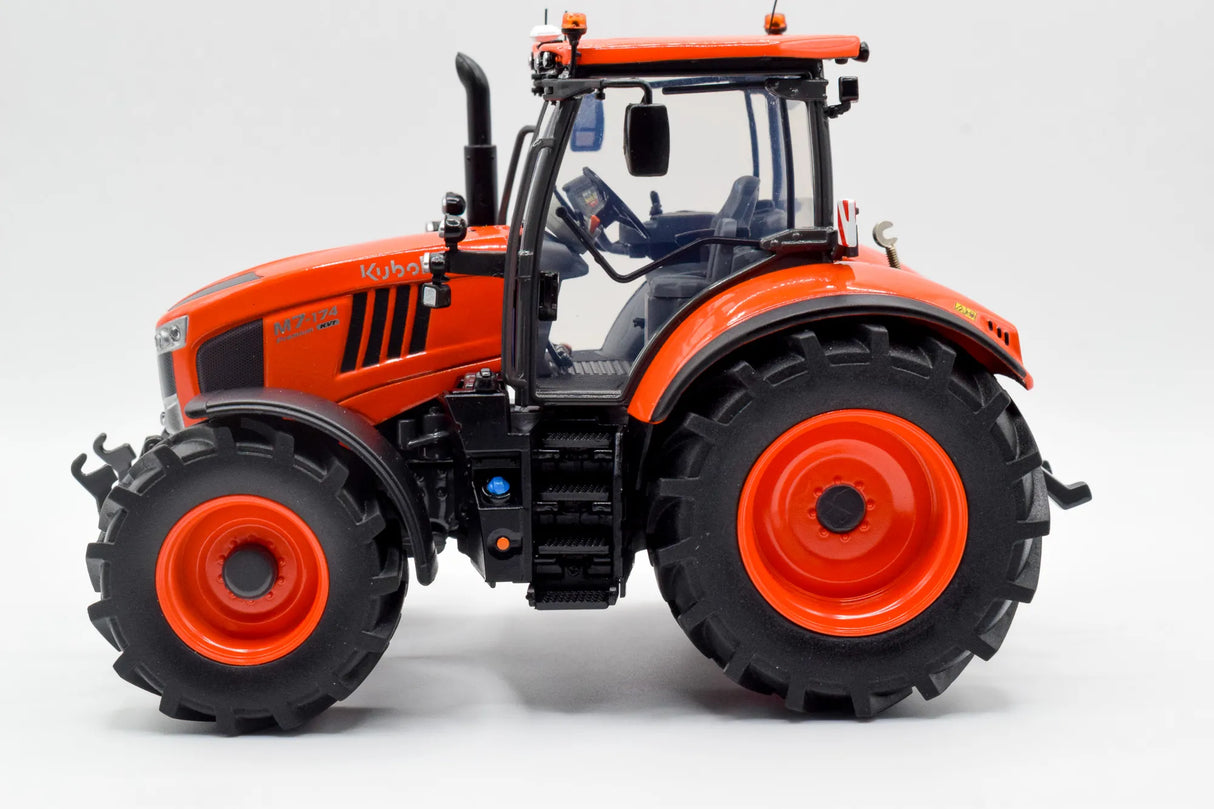 Kubota M7‑174 Model Tractor 1:32 Scale Die‑Cast with Weights by Universal Hobbies
