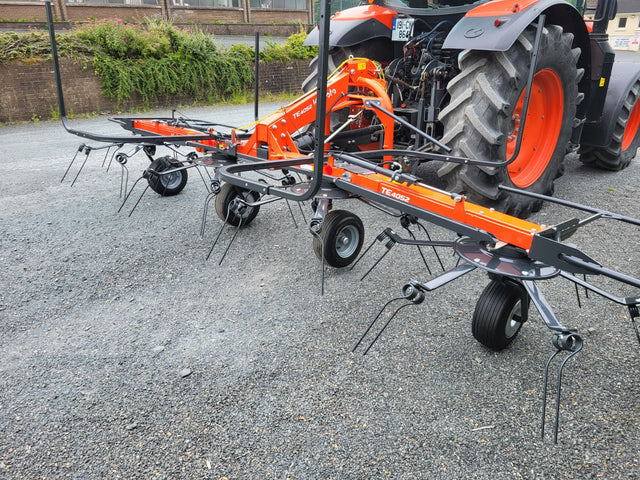 Kubota TE4052 Tedder
