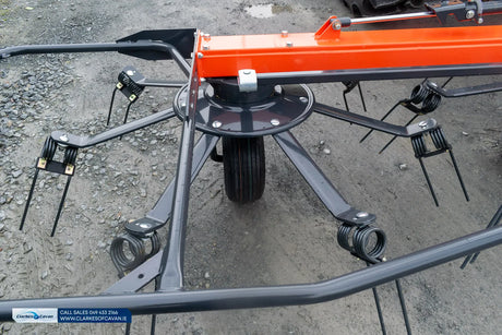 Kubota TE4555 Tedder