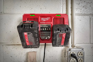 Milwaukee M18 Dual Bay Rapid Charger for M18 REDLITHIUM Batteries (M18 DFC)