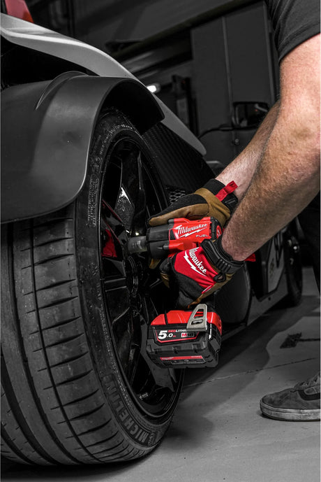 Milwaukee M18 FUEL ½" Mid-Torque Impact Wrench | 881 Nm Torque & Compact Design