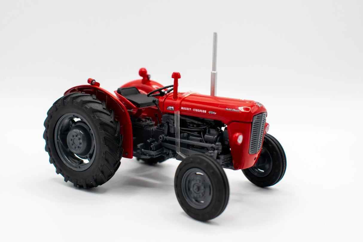 Universal Hobbies Massey Ferguson Red 35X 1:32 Model