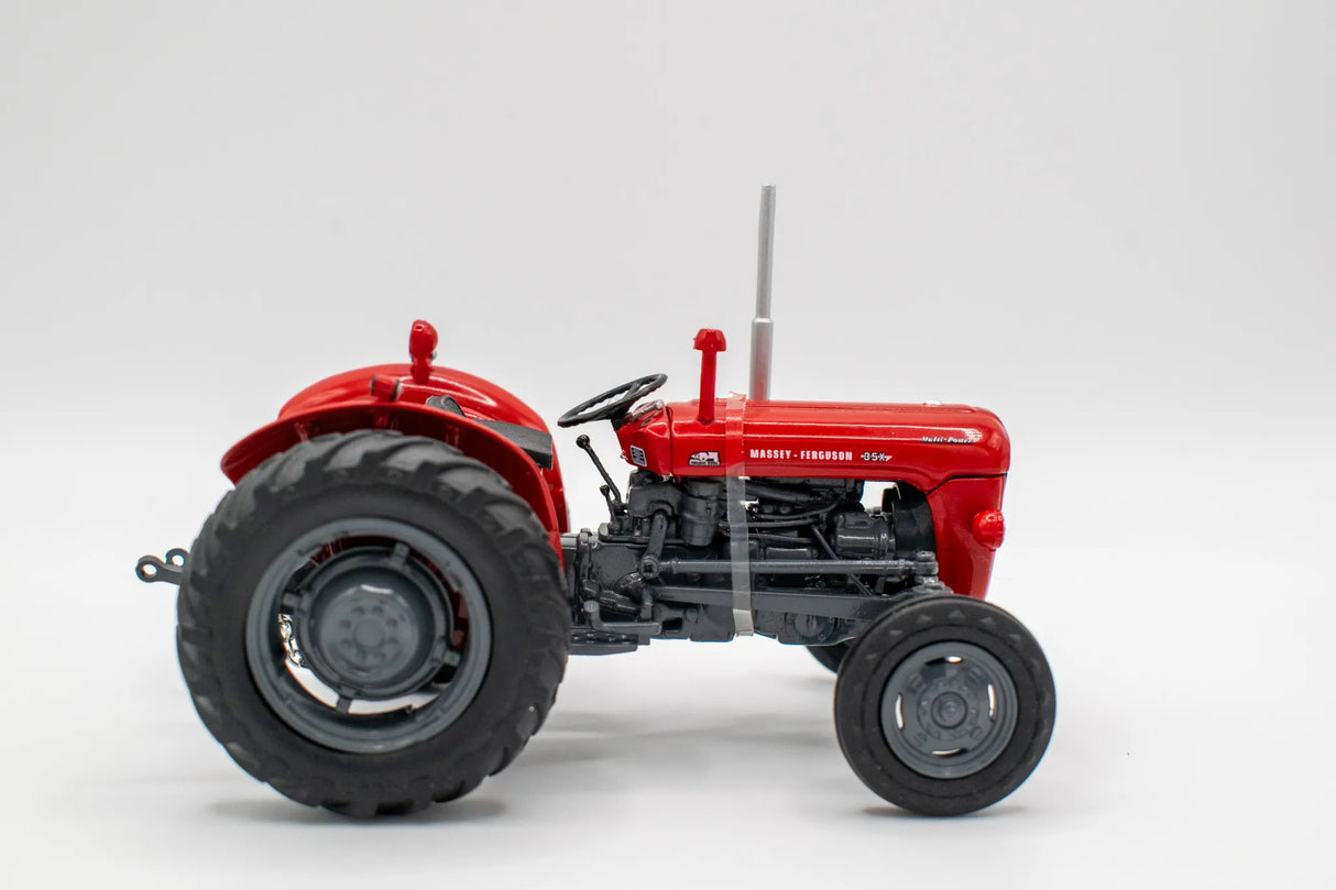 Universal Hobbies Massey Ferguson Red 35X 1:32 Model