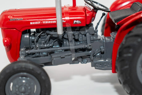 Universal Hobbies Massey Ferguson Red 35X 1:32 Model