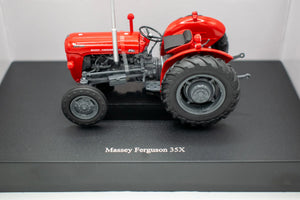 Universal Hobbies Massey Ferguson Red 35X 1:32 Model