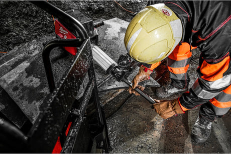 Milwaukee MX Fuel 25KG Class 28mm Hex Demolition Hammer + x2 Free Batteries