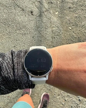 Garmin vívoactive 5 Fitness Smartwatch Cream | AMOLED Display & 11-Day Battery Life