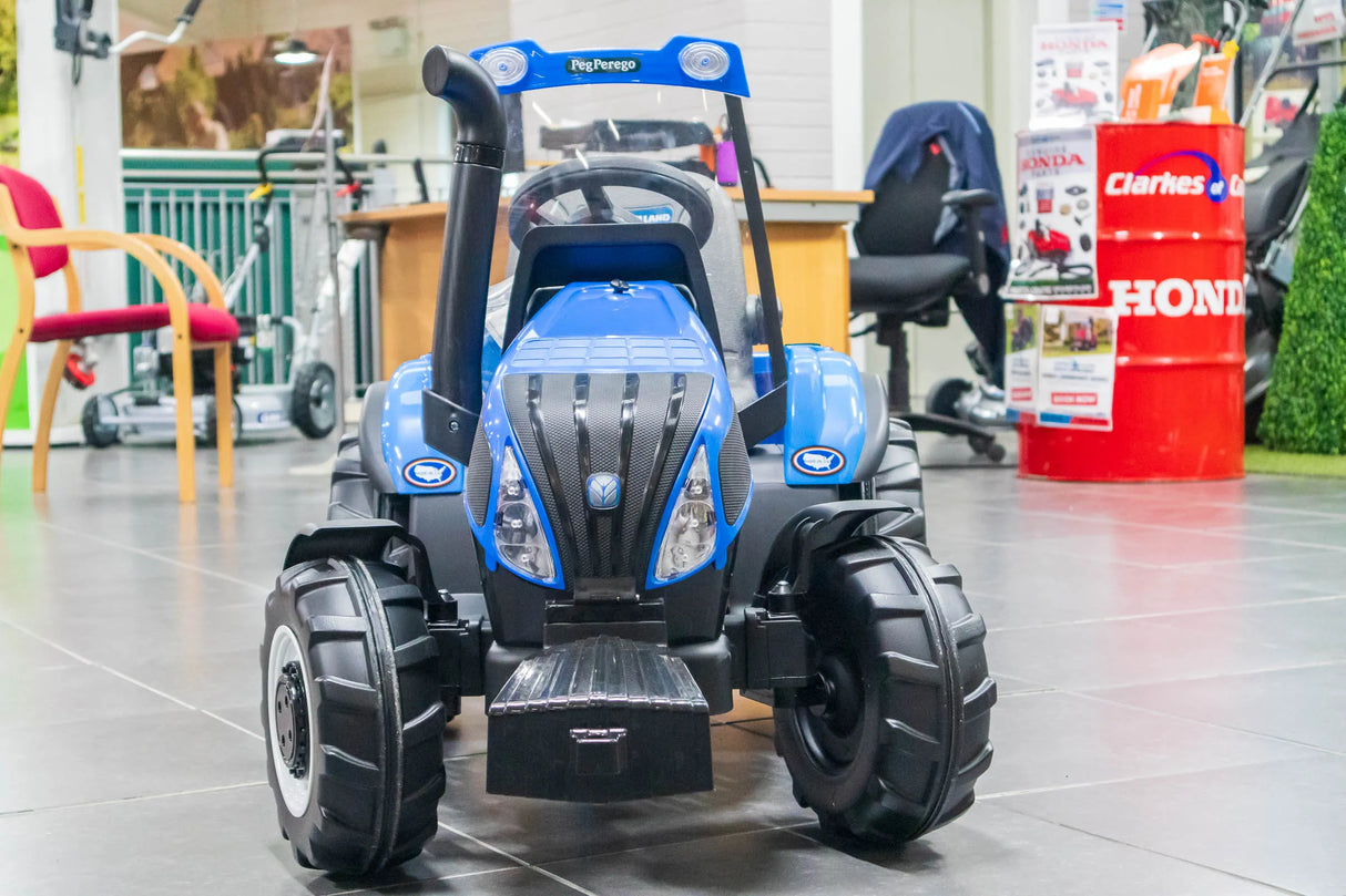 Peg Perego New Holland T8 Tractor & Trailer