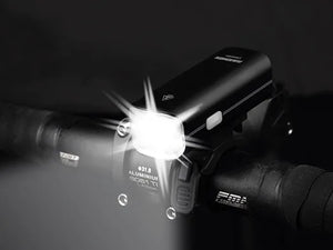 RAVEMEN LR800P Front Bike Light - Curved Lens, Battery Runtime Extension, Multiple Brightness Modes