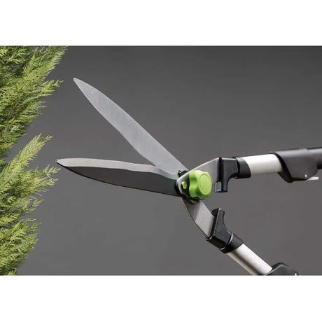 Verdemax wavy-blade hedge clippers with telescopic handle