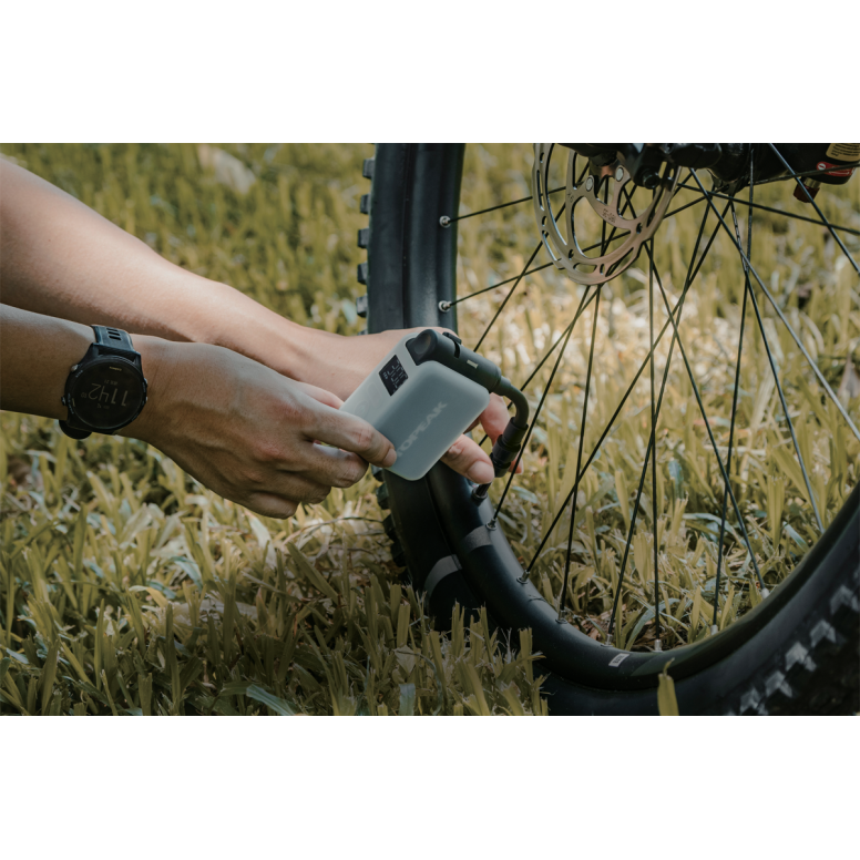Topeak E‑Booster Digital Mini Electric Bike Pump - 120 psi / 8 bar, SmartHead Presta & Schrader