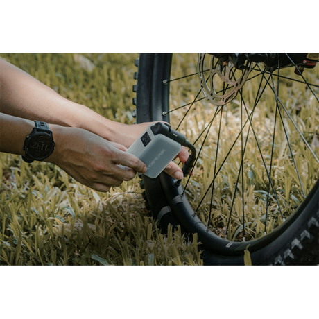 Topeak E‑Booster Digital Mini Electric Bike Pump - 120 psi / 8 bar, SmartHead Presta & Schrader