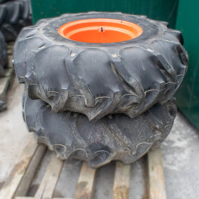 Bridgestone Tyre + Set 12.4-16