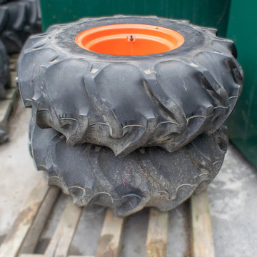 Bridgestone Tyre + Set 12.4-16