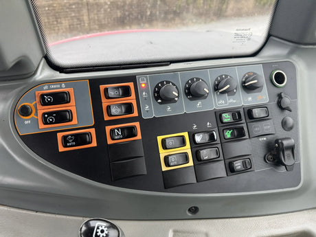 Valtra N103 HiTech 5 with Loader