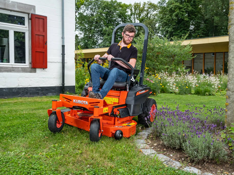 Kubota Z122R Zero Turn Lawnmower